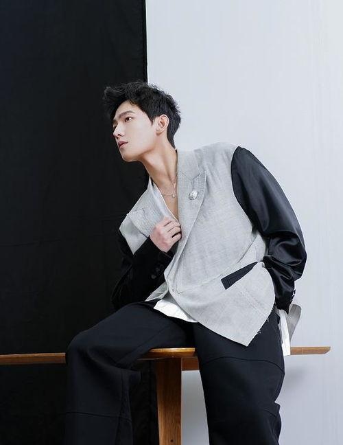 杨洋最新爆料,揭秘他的演艺生涯与生活点滴  第1张